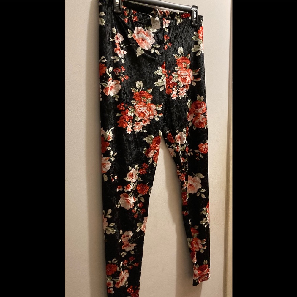 Ashley Blue brand Leggings, Girls XL Black w/pink & red Peonies & greenery